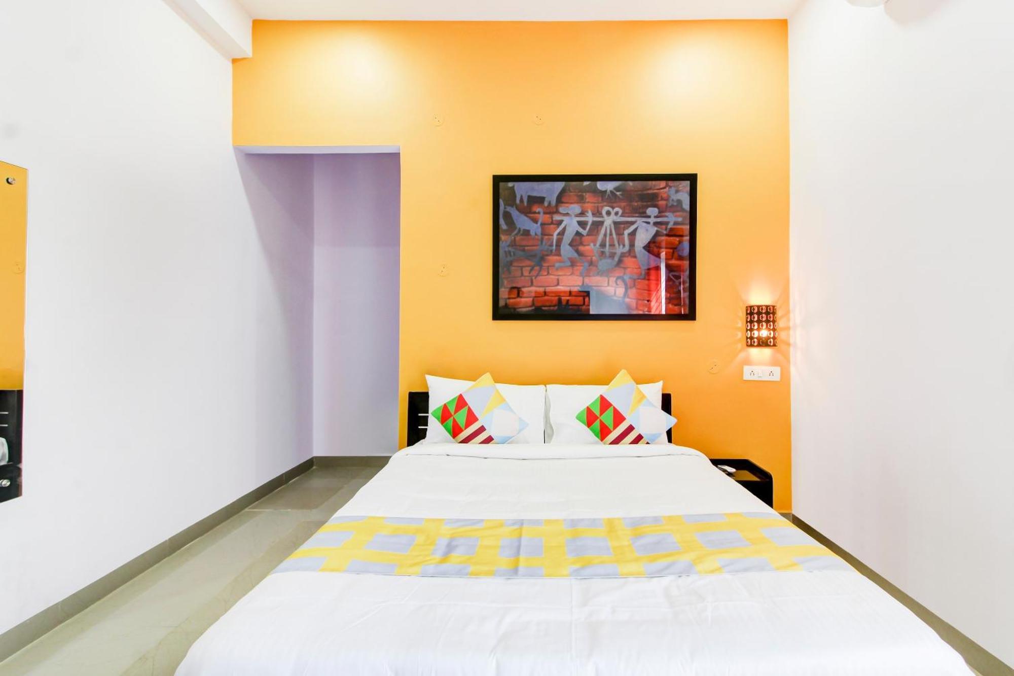 Sururnagar Hotel O Home Comfortable Stays, Near Aasam Gadh Current Office מראה חיצוני תמונה